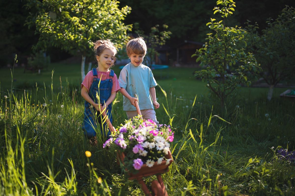 Kinder im Garten beschäftigen: Kreative Ideen für den Alb-Do